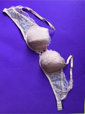 Victoria's Secret Light Pink Lace Push-Up Bra
